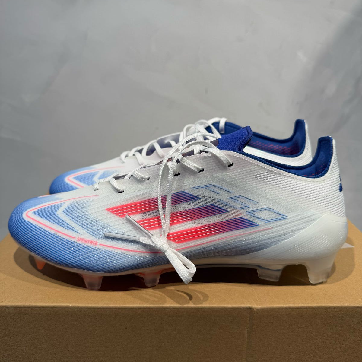 GUAYOS ADIDAS F50 BLANCO AZUL