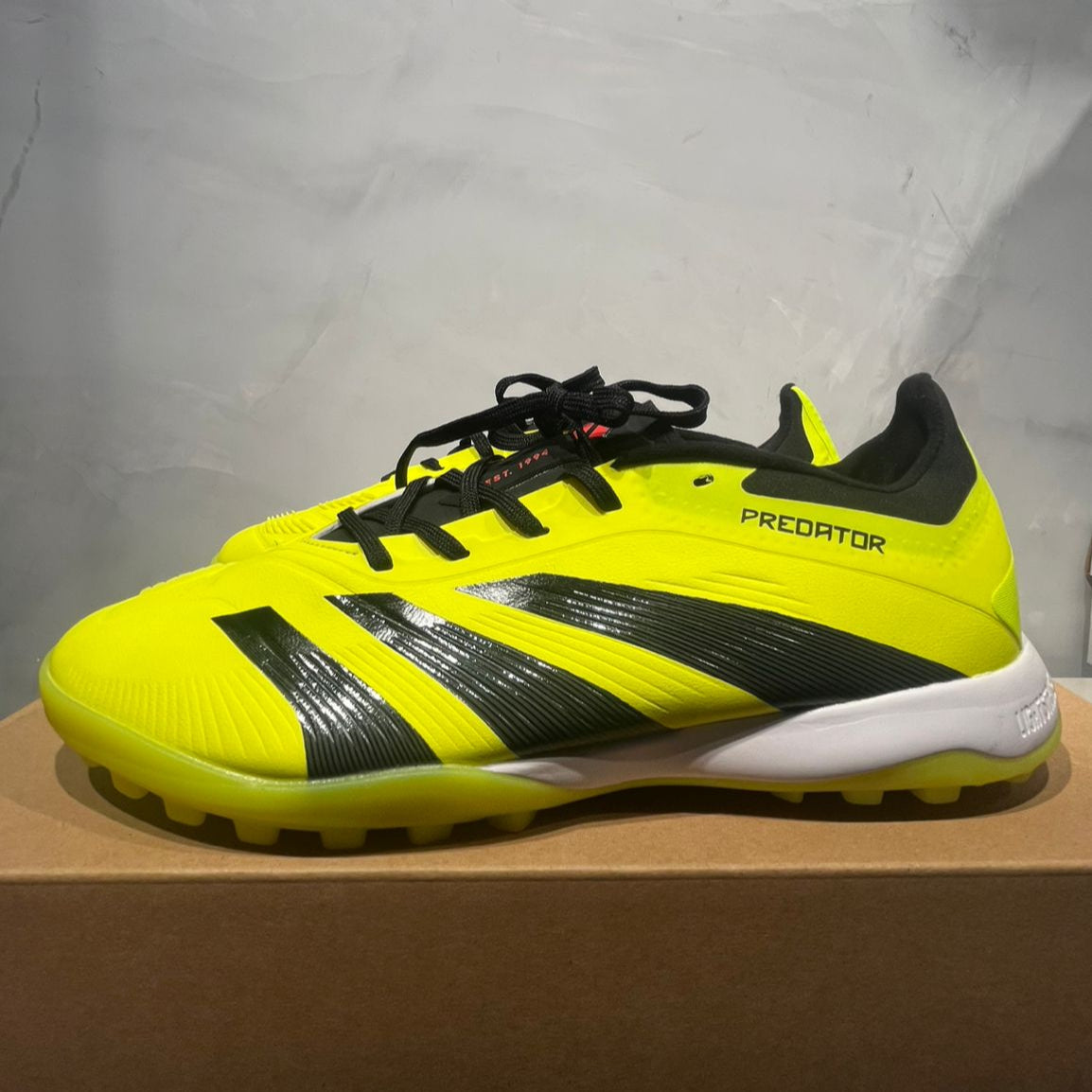 GUAYOS ADIDAS PREDATOR ELITE - AMARILLO NEON