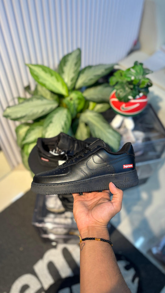 NIKE AF1 SUPREME NEGRO