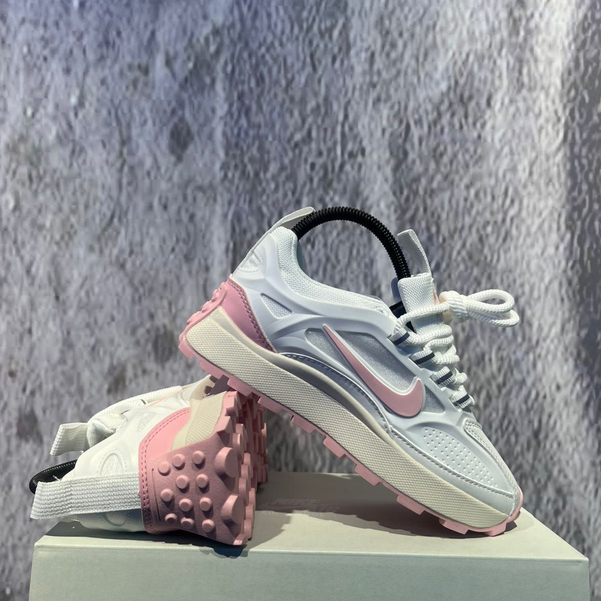 NIKE BAILLELI BLANCO ROSA