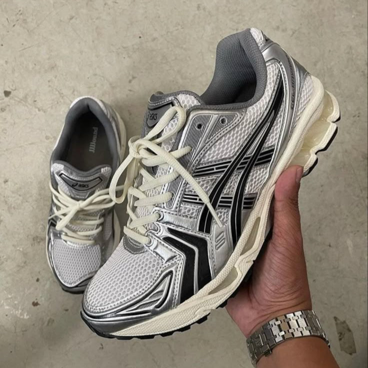 ASICS PLATA NEGRO