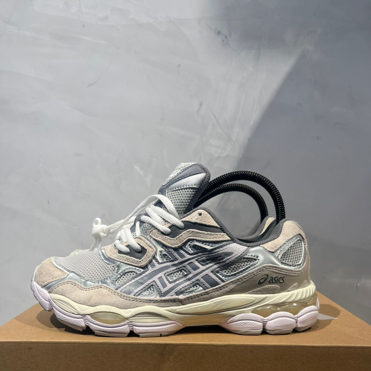 ASICS BEIGE PLATA