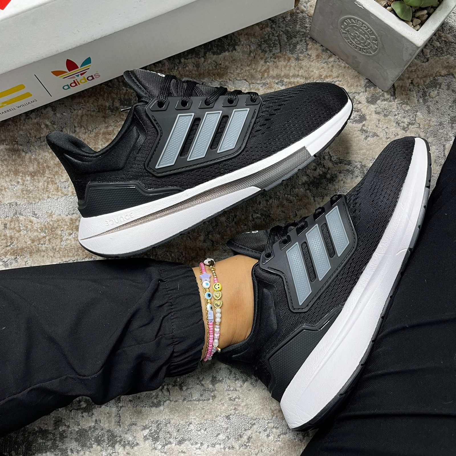 ADIDAS EQ21 GRIS NEGRO