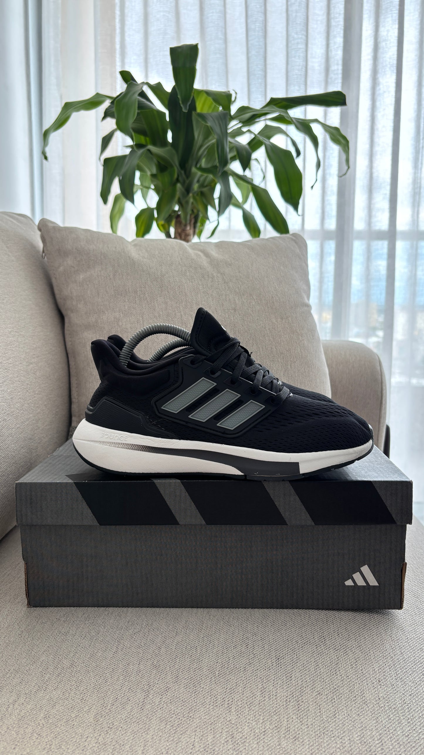 ADIDAS EQ21 NEGRO GRIS