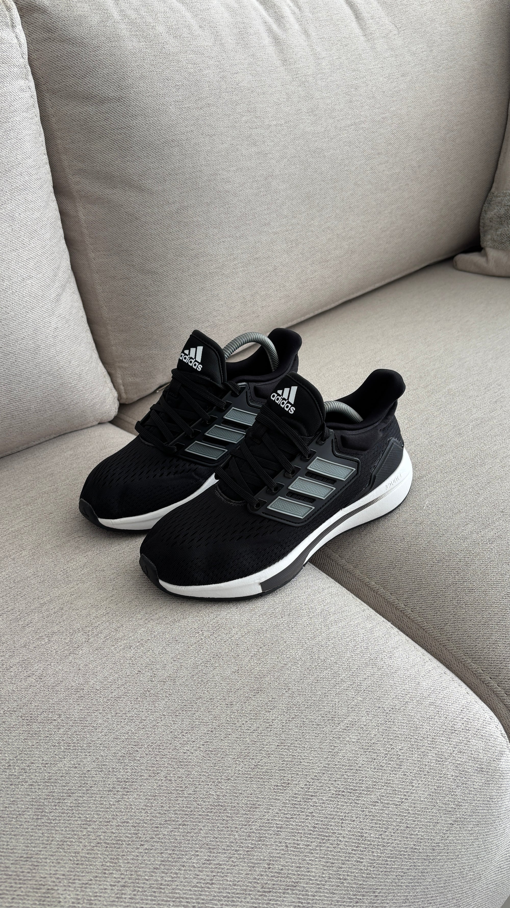 ADIDAS EQ21 NEGRO GRIS