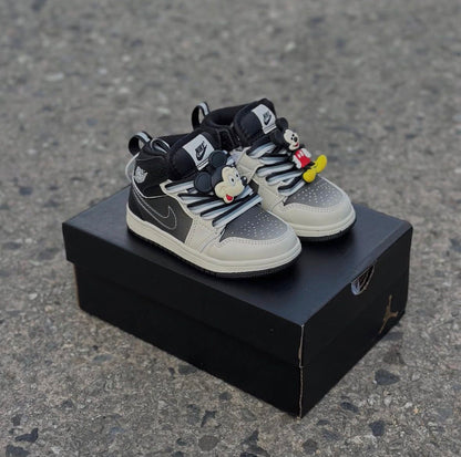 JORDAN RETRO 1 NEGRA BLANCA NIÑO