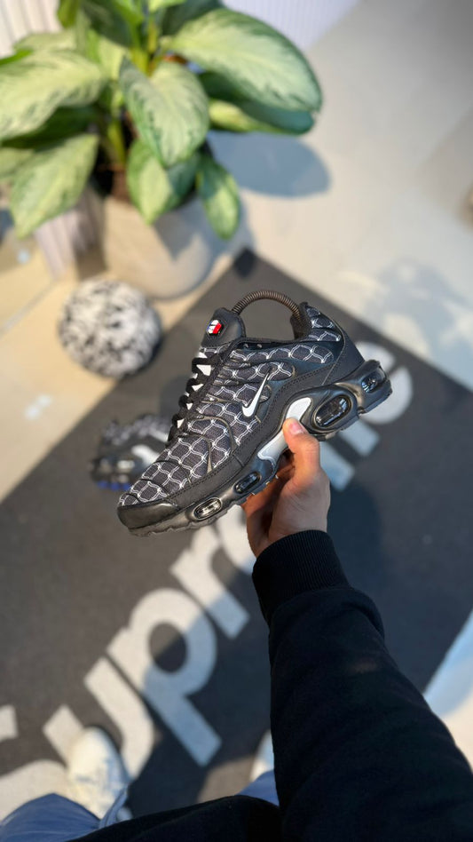 NIKE TN AJEDREZ NEGRO
